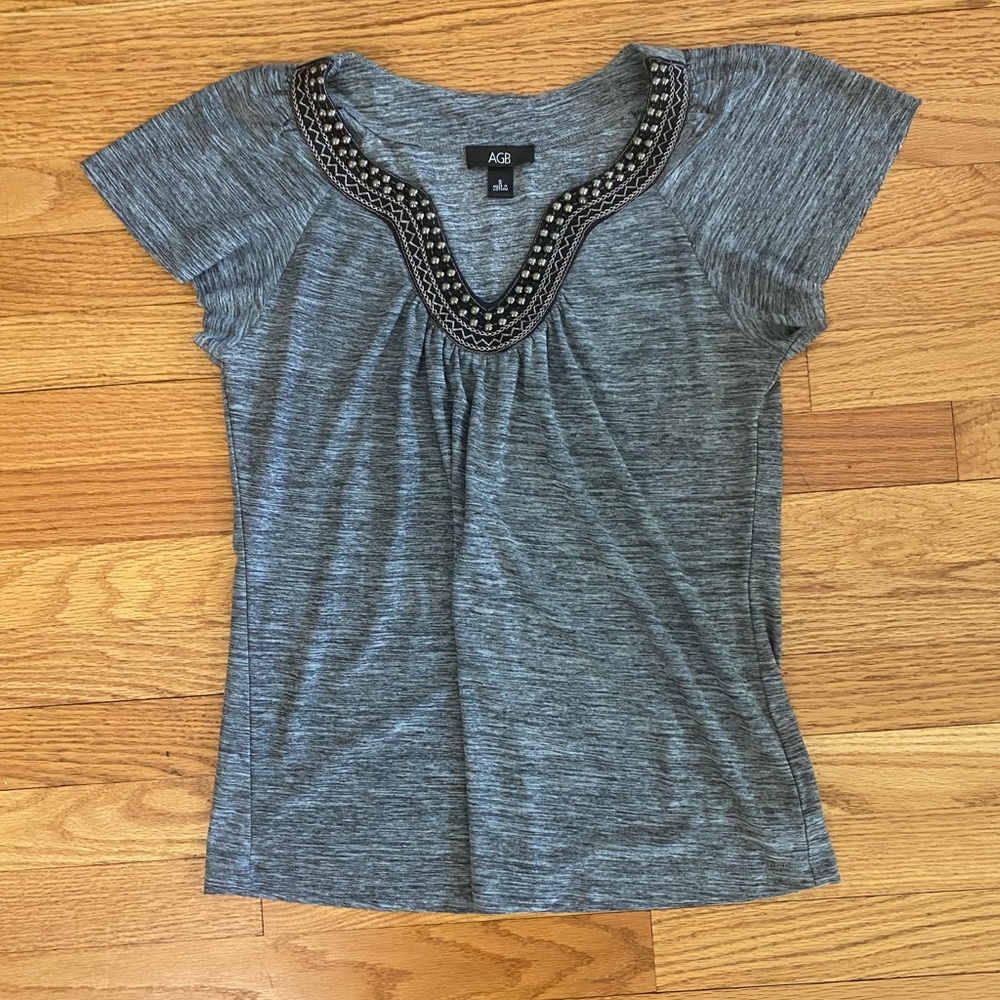 AGB short sleeve Shirt Women’s Small Gray Tunic Embroidered Neckline V neck Top